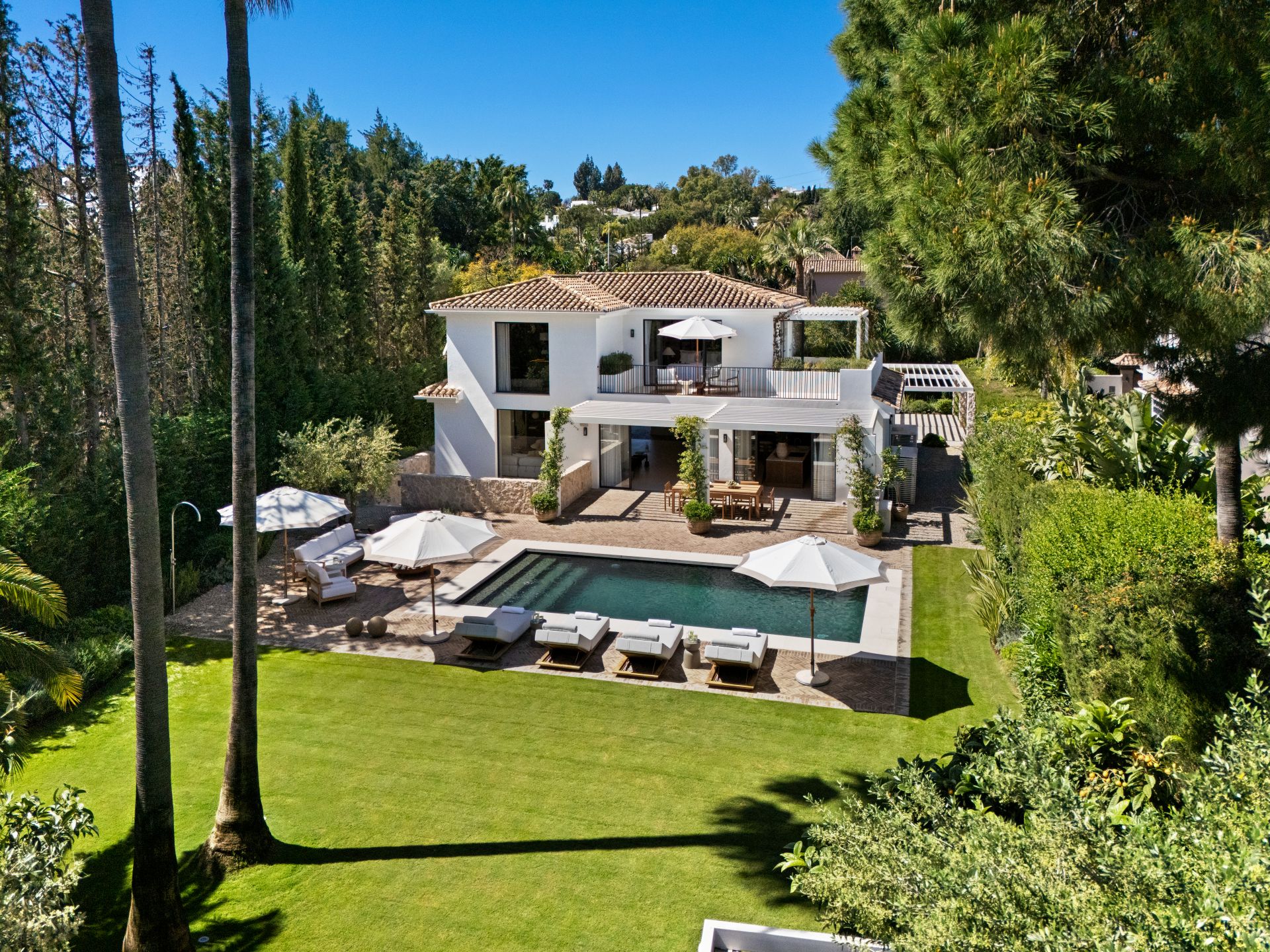 Casa Koi – Vilă contemporană în prima linie la golf, Nueva Andalucía