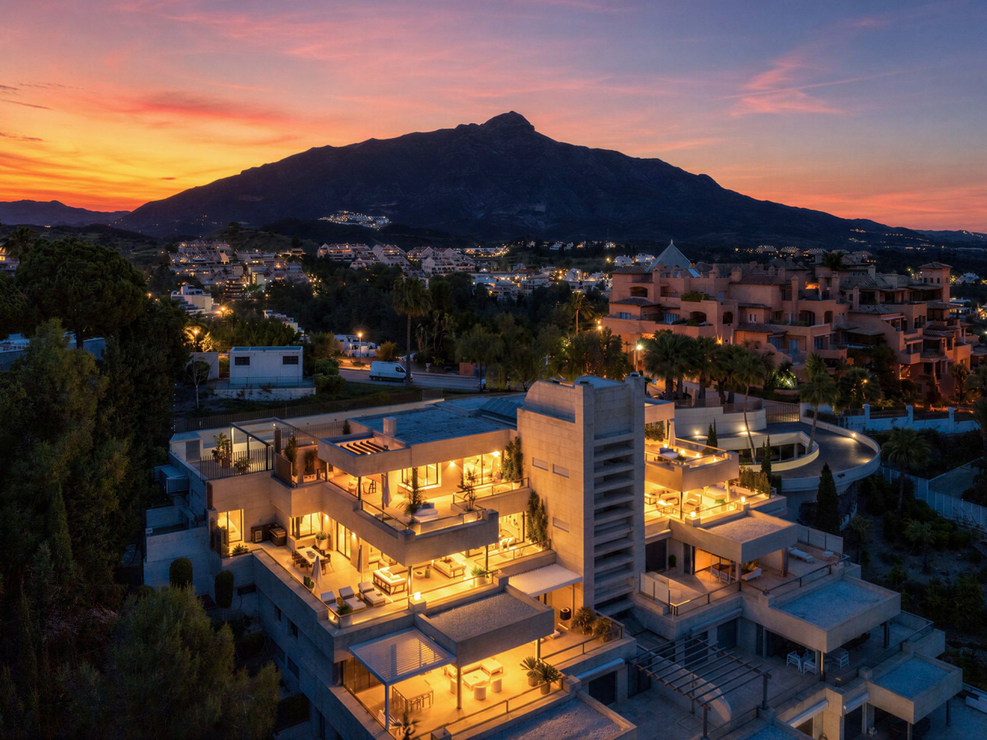 Feroz – Duplex Penthouse de lux în Los Arrayanes, Nueva Andalucía